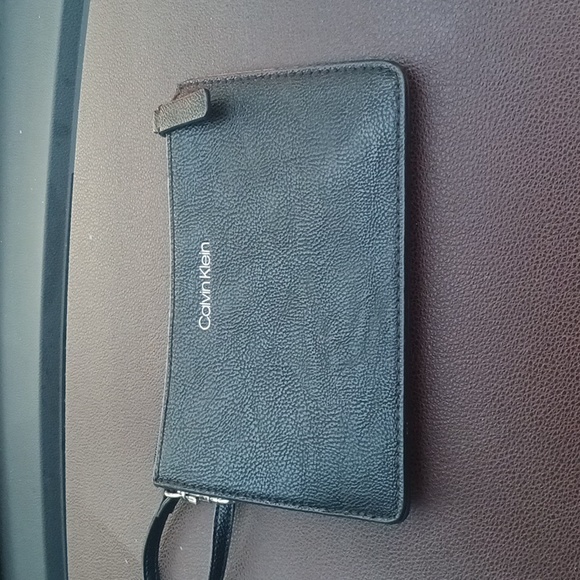 Calvin Klein Wallet/ Wristlet‼️ 10” Width, 7.5 Height, 1” Depth Black - Picture 1 of 2